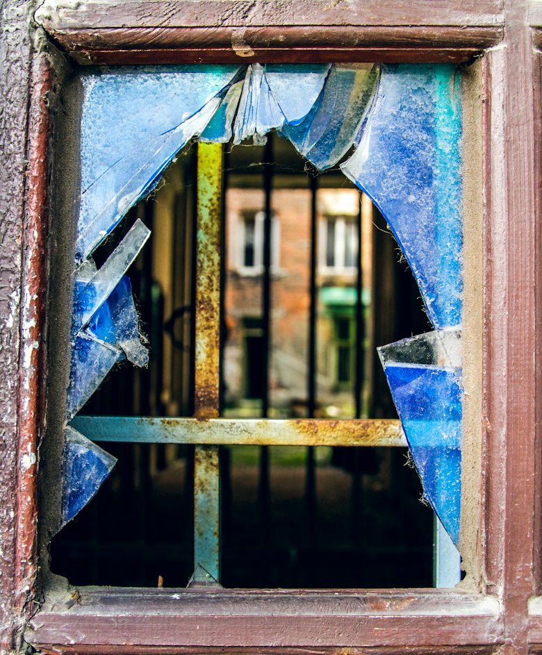 fenêtre cassée à Lille